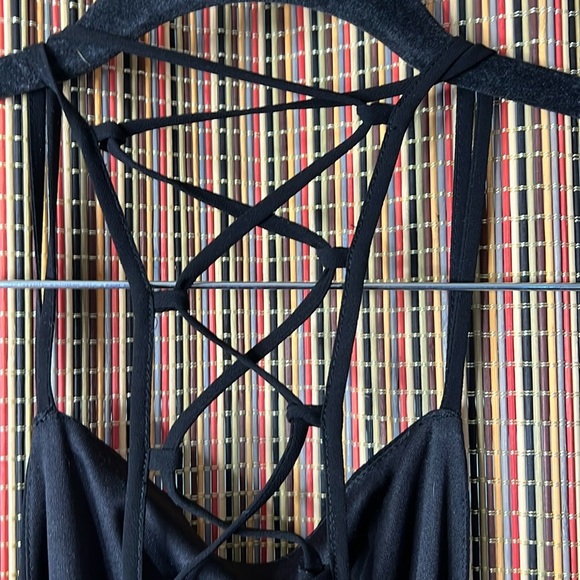 LULU’s Black “Back Lace up” Dress, size L, See All Pictures, flowing skirt, mini - Picture 3 of 11